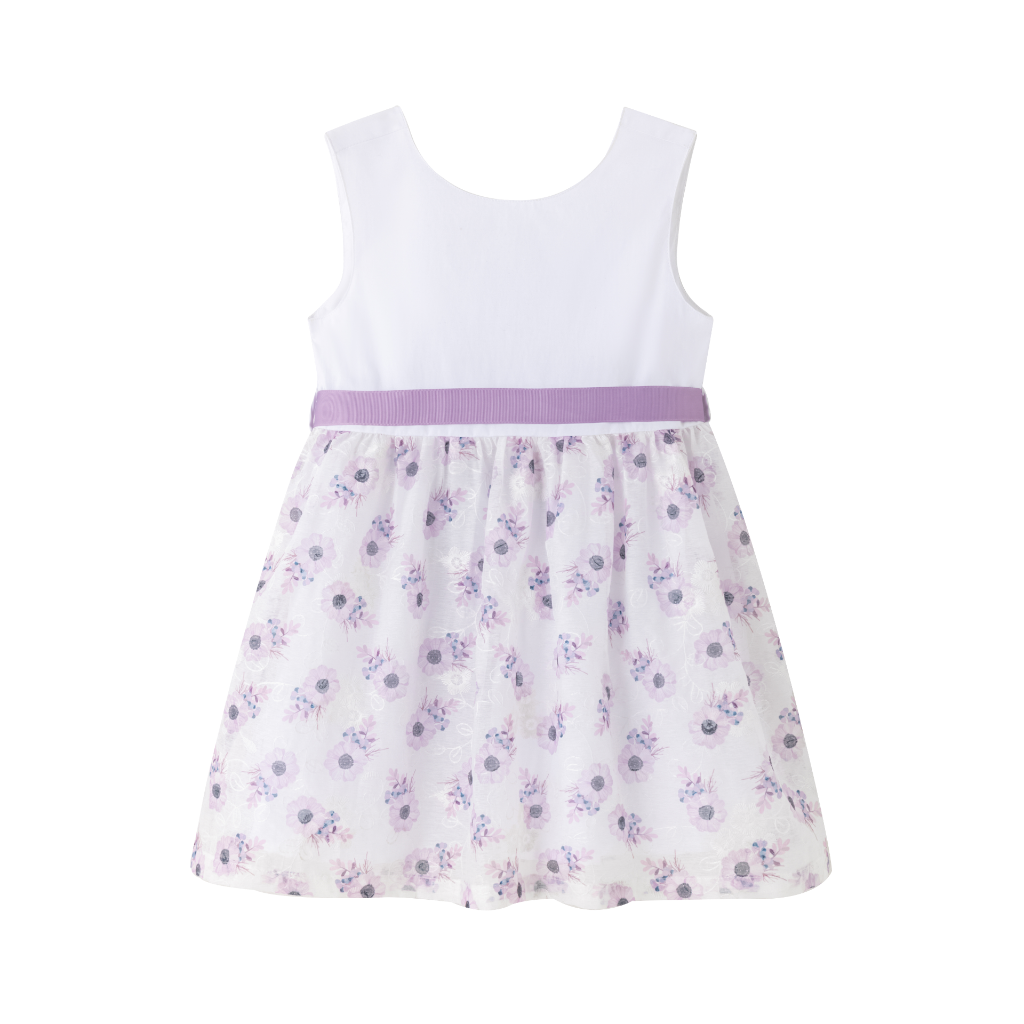 VESTIDO DE NIÑA CON TONOS LILAS. DETALLE DE CINTA EN LA CINTURA