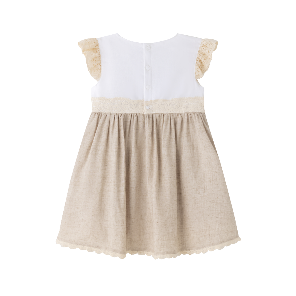 VESTIDO DE NIÑA CON TONOS BEIGE, DE TIRANTES CON VOLANTES DE ENCAJE