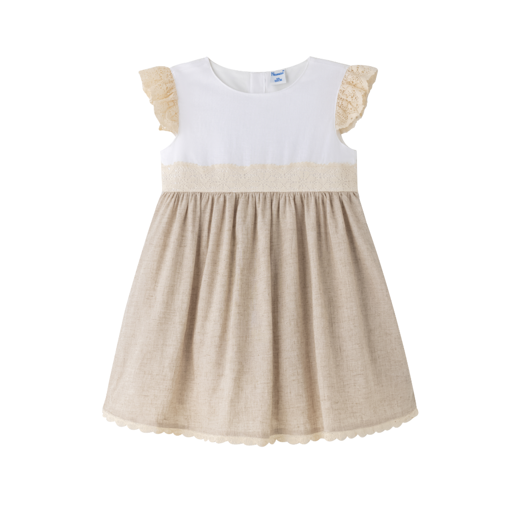 VESTIDO DE NIÑA CON TONOS BEIGE, DE TIRANTES CON VOLANTES DE ENCAJE